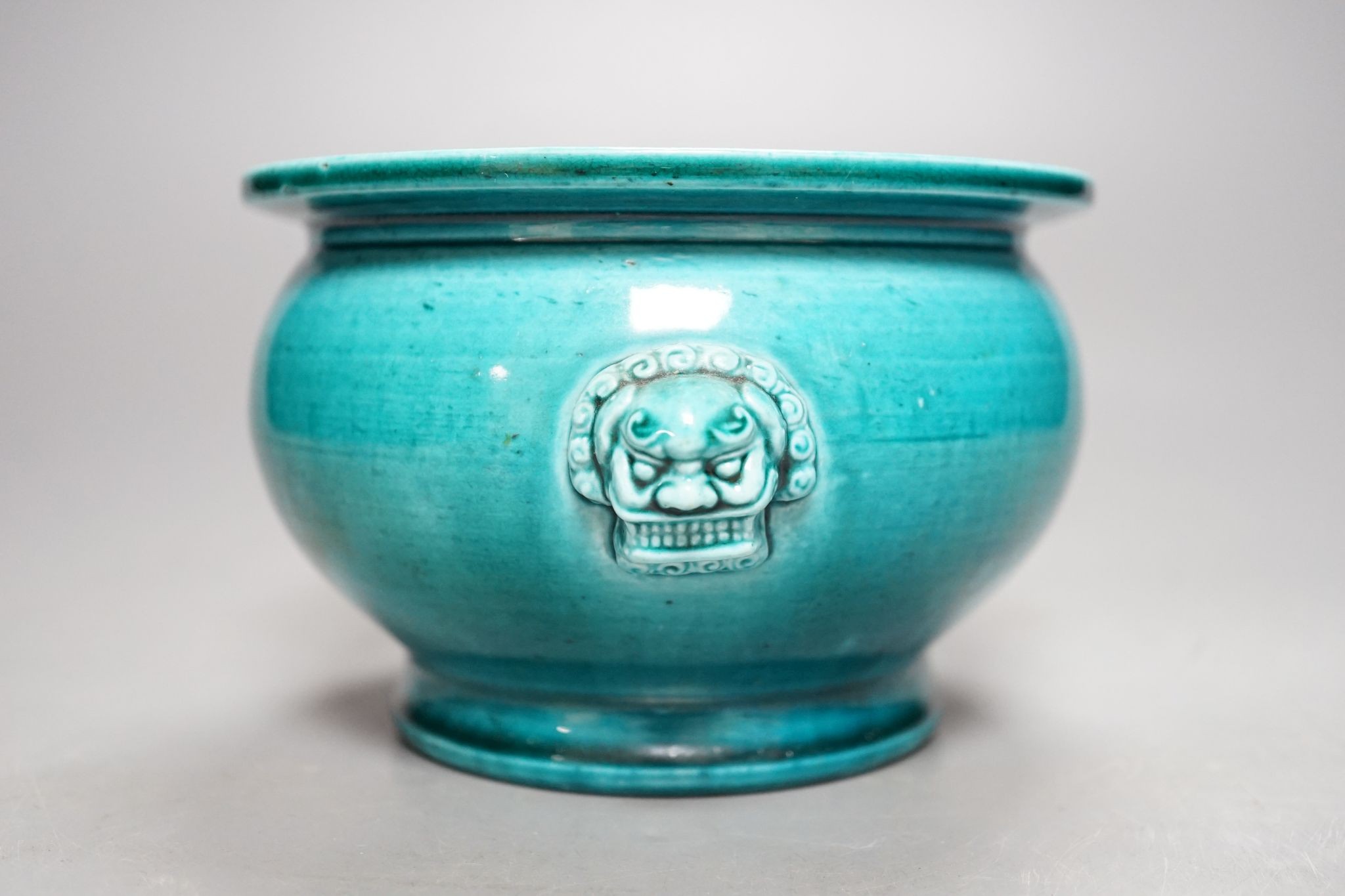 A Chinese turquoise ground jardiniere, 17cm